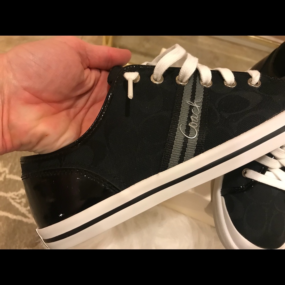 New coach woman’s sneakers shoes sz 10